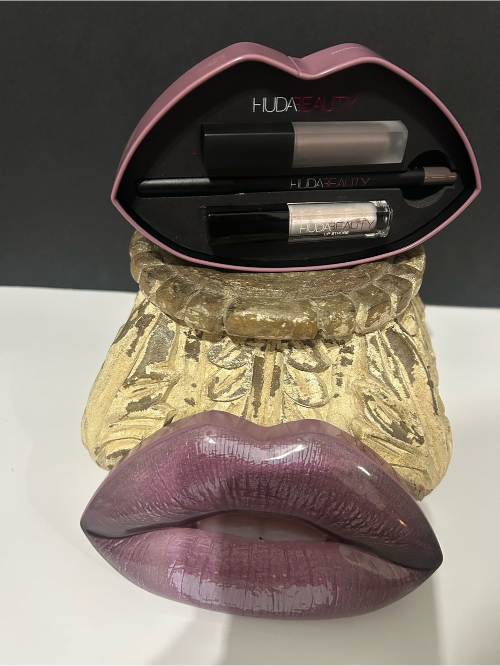 HUDA BEAUTY